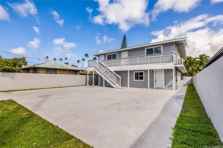 Flexible floorplan with wet bar and a permitted ADU with a 2nd full kitchen. 2 Electric Meters.