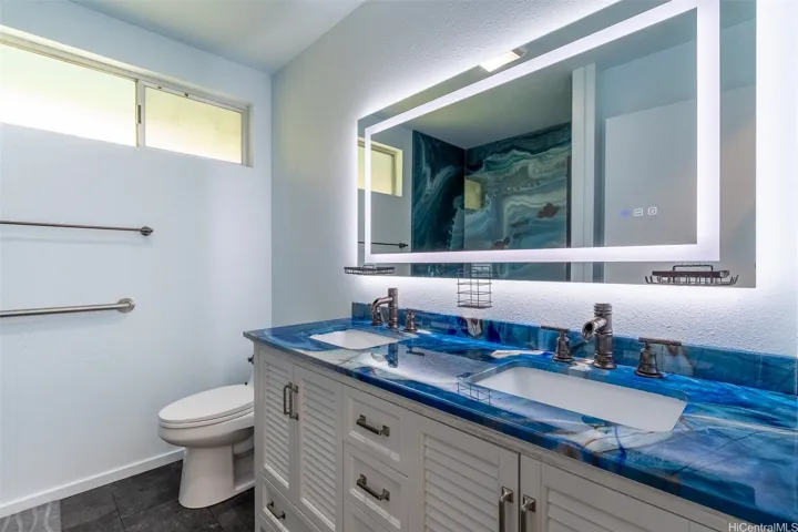 This beautifully renovated bathroom combines style and functionally with elegant finishes. Gorgeous custom epoxy counter tops provide unique high-end look while double-sink vanity offer plenty of space for busy mornings. Lighted moder mirror.
