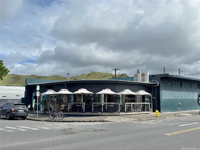 3 units, including a Boutique, Coffee Shop, and former Bamboo Shop.