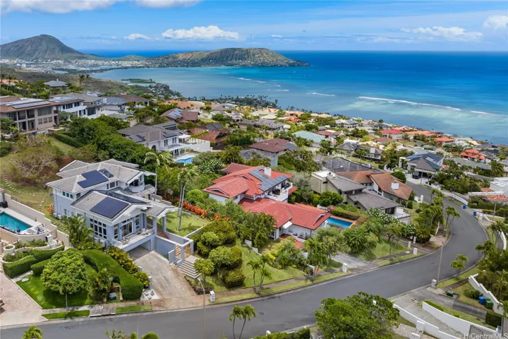 The home is located on Kahiau Loop, a graceful side street, with peaceful views. This home offers great feng shui too!