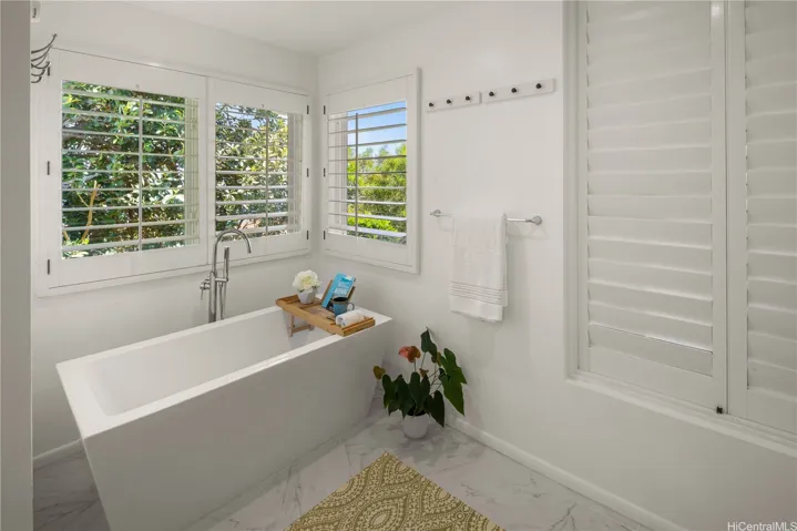 Greenery and light by the inviting soaker tub, if you want to read while you relax.
