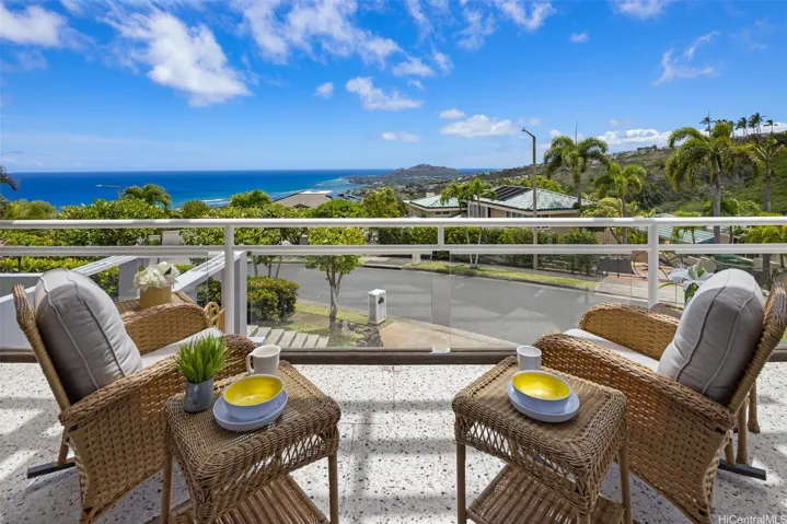 The front lanai offers plenty of space to enjoy dining and relaxing while gazing at the magnificent view.
