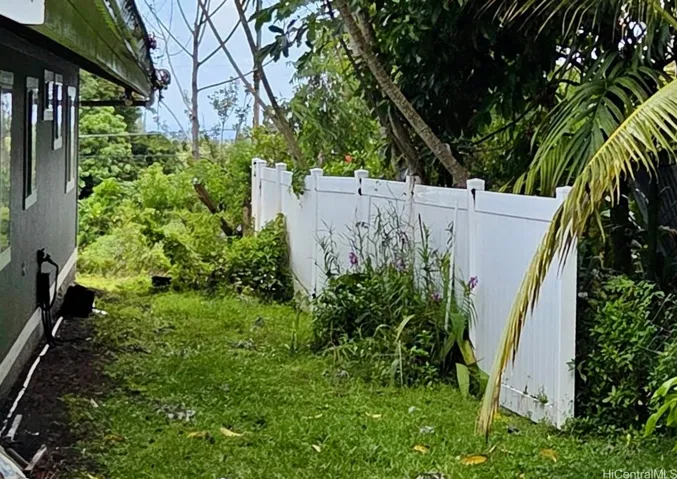 Expansive outdoor setting offers privacy, sunshine, and room to enjoy Hawai?i's year-round climate.