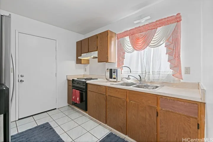 Full kitchen