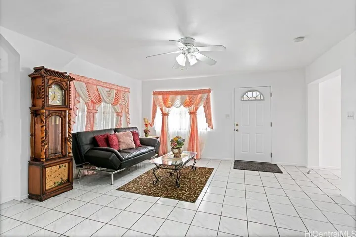 Second living area with separate entrance
