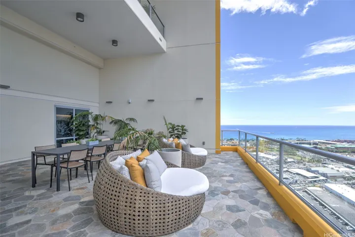 36th floor sky lanai - The largest of 4 sky lanais, it has ocean and city views.