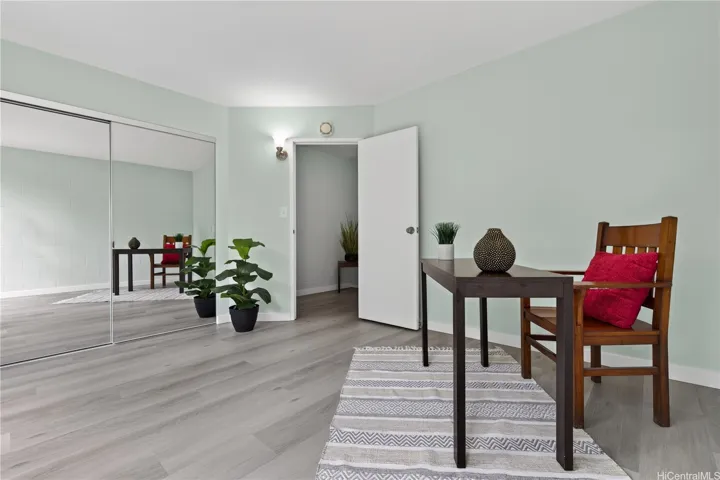 Comes with new double mirrored sliding glass doors also.