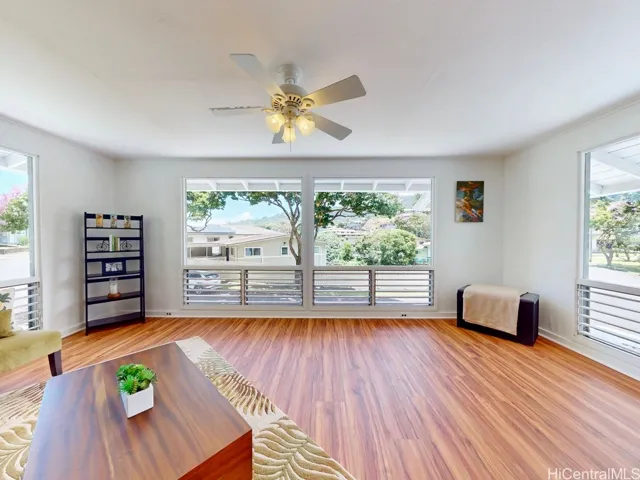 240 Puiwa Rd: 2nd Floor Living Room