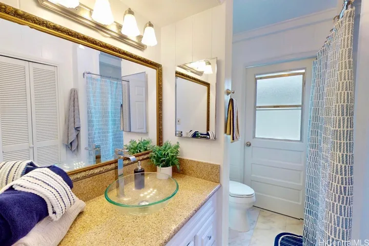 240 Puiwa Rd: 1st Floor Bathroom 3