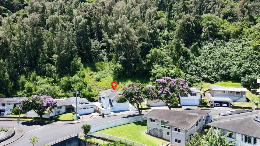 240 Puiwa Rd: (Enhanced with Location Icon)