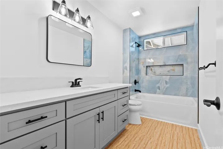 Hallway Full Bathroom