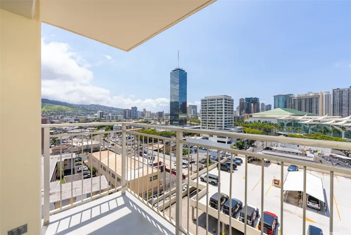 Great cross breezes from the lanai