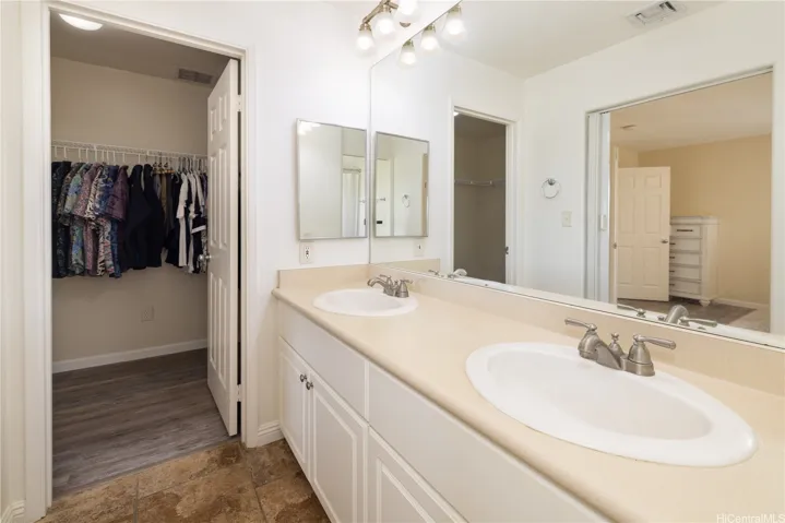En-suite bathroom