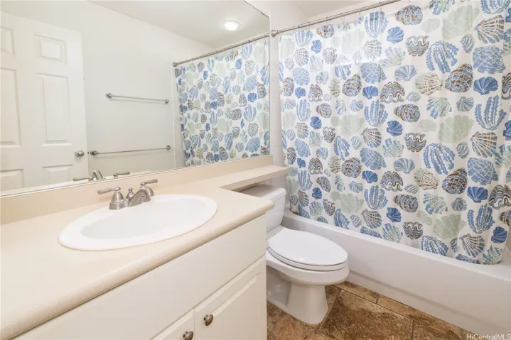 Upstairs full bathroom