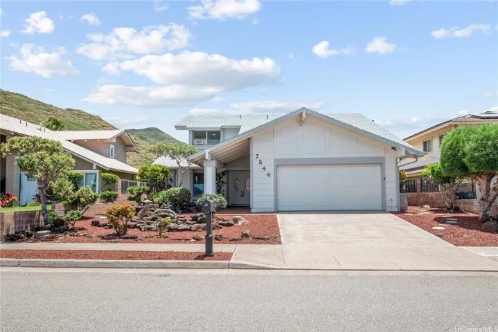Welcome home to your house with minimal maintenance yard and curb appeal!