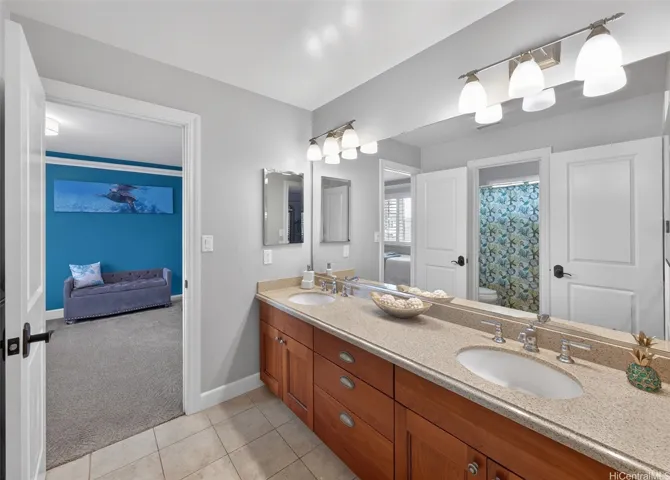 Upstairs Dual Entry Bath for Room 2 & 3