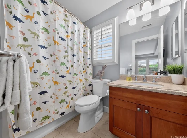 Upstairs Ensuite for Room 1