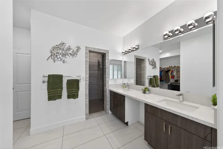 1st Floor Studio Bath