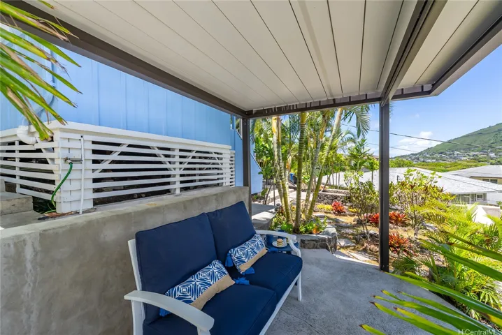 Front covered Lanai seating