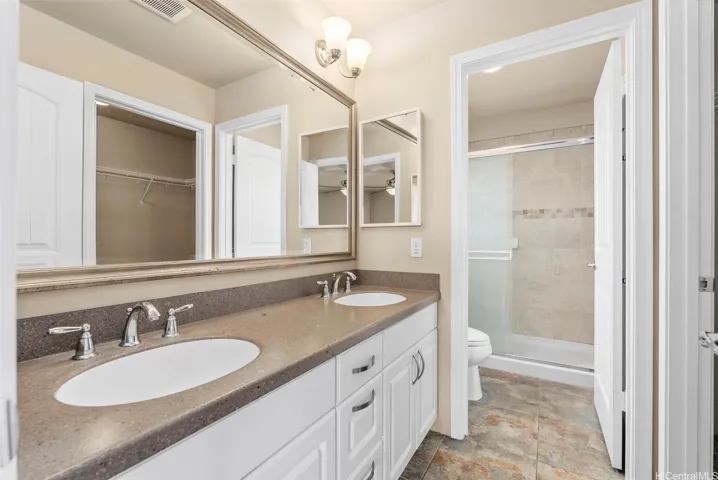 Ensuite connected to the primary bedroom