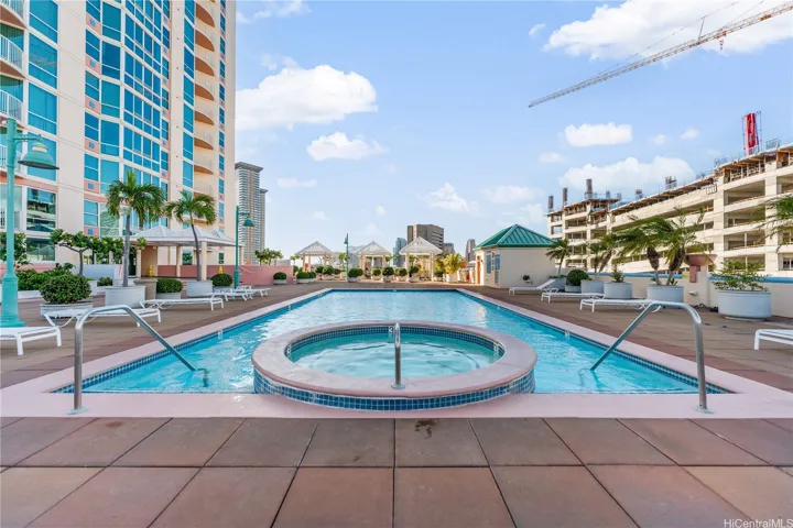 Amenity deck: pool & jacuzzi