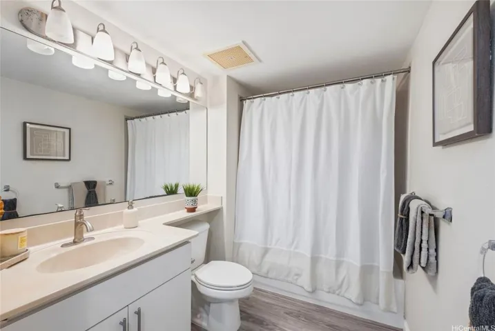 Hallway bathroom
*Enhanced*