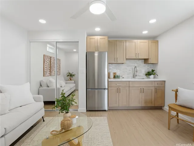 Studio w/ wet bar