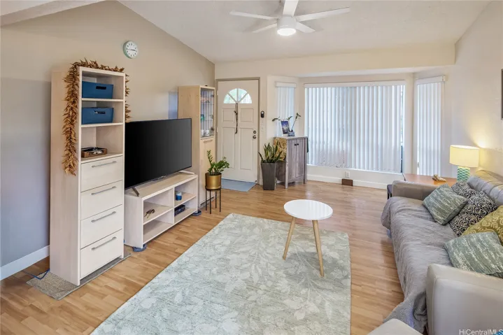 Spacious open floor plan larger unit in Crosspointe