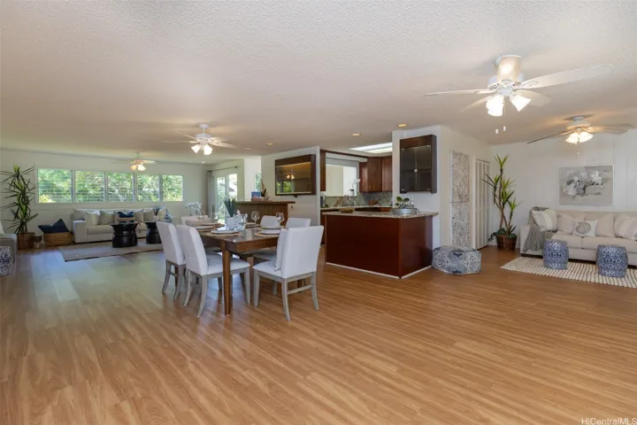 Open floorplan with plenty of space to entertain.