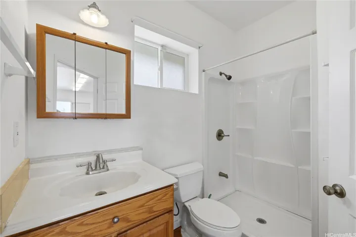 2BD/1BA: Bathroom