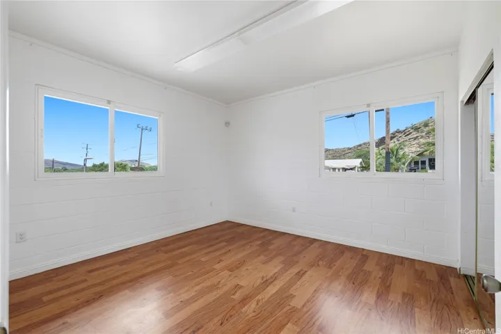 2BD/1BA: Bedroom 1