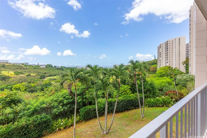 Upper Living Lanai 2