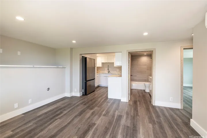 Bonus 2 Bed /1 Bath on lower level!