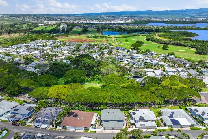 West Loch Fairways from above. Great neighborhood layout, green community with treelined pathways and benches. Not far from anything, yet tucked away oasis.
