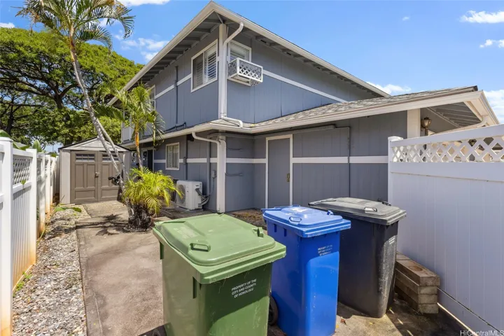 This is the side view of the home. Wonderful community and association. Recycling, compost and trash services. Gray Can: General Household Rubbish. Green Can: Loose green waste. Blue Can: Mixed recyclables, so you only need a single container. Add plants or a small patio table for a custom experience at home!