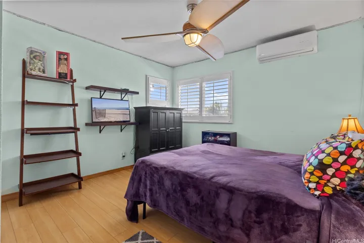 Nice corner window, and ceiling fan for this bonus bedroom.