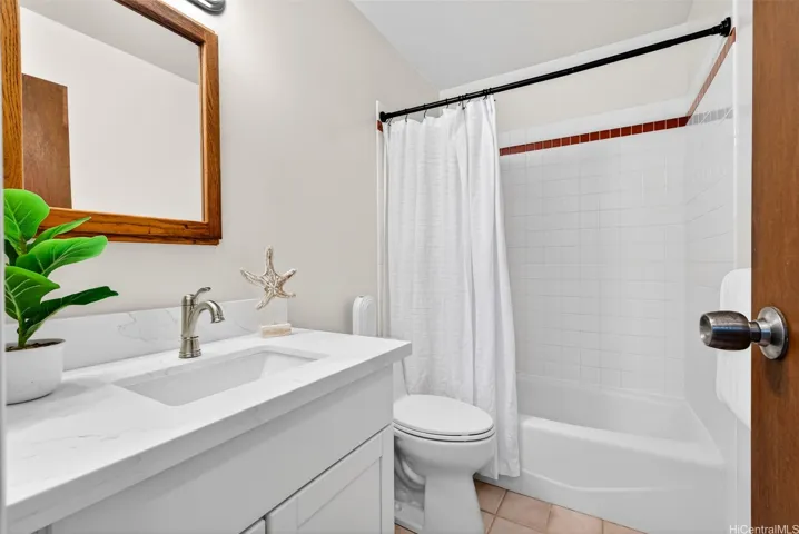 studio/recreation room bathroom