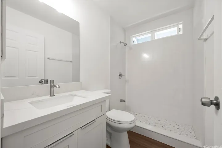 Remodeled upstairs hallway full bath