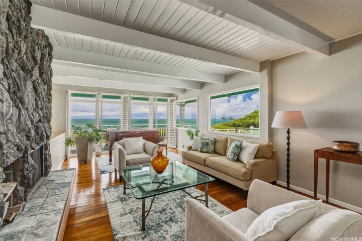 Gorgeous Mokulua views from picture windows.