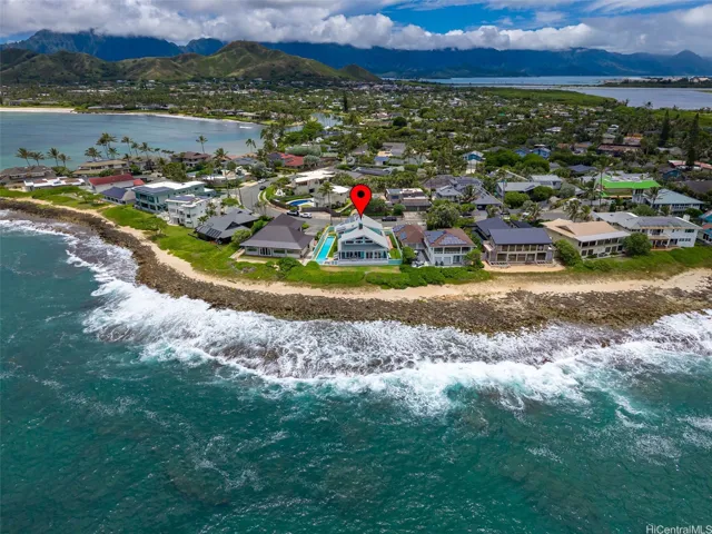 Panoramic views from Kailua Bay to beyond the Mokulua Islands.