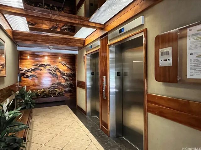 Lobby/Elevators