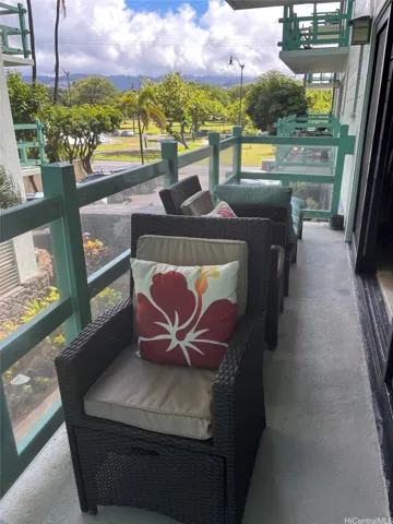 Enjoy your coffee with views to ocean and Kapiolani Park.