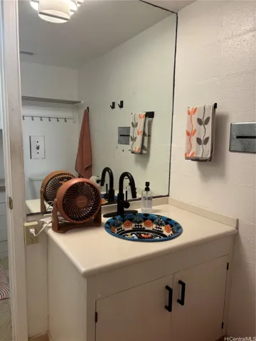 Functional bathroom spacing
