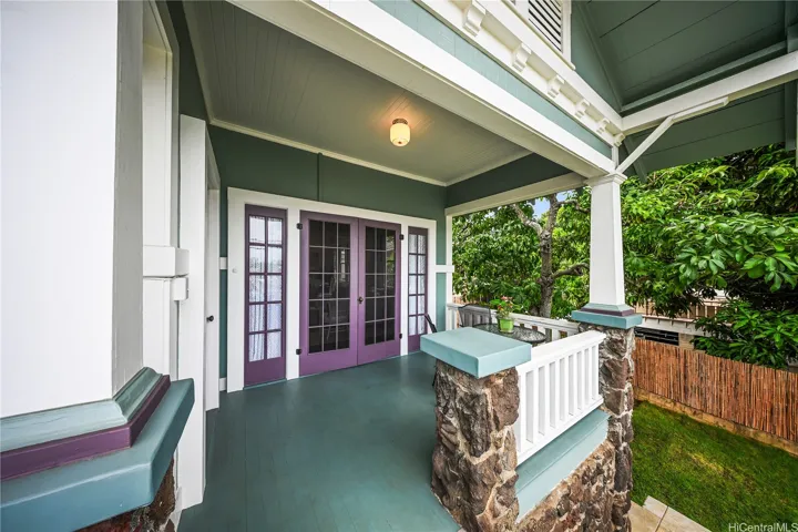 Beautiful, timeless and well-kept. This covered porch is breezy and overlooks Honolulu.