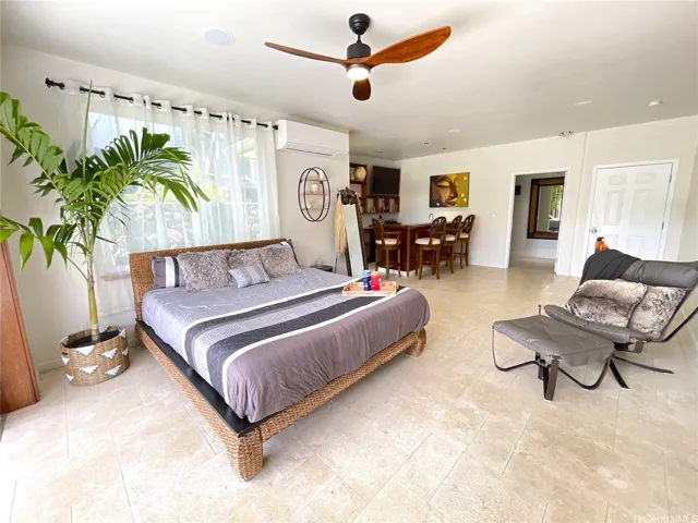1st Fl w/Seperate Entrance Guest Room