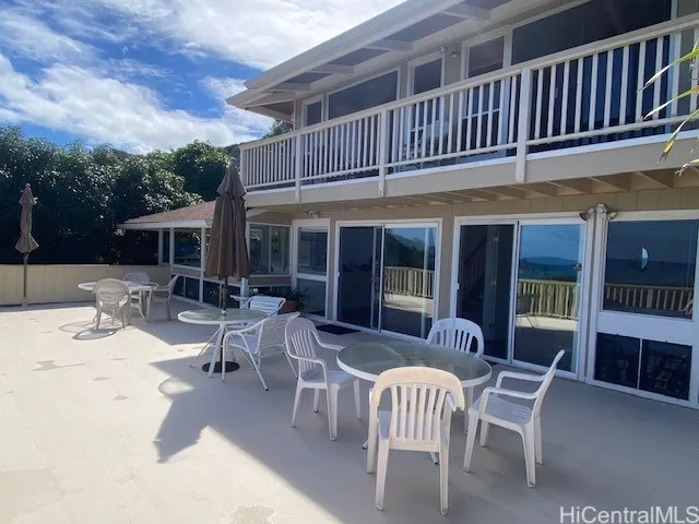Lots of room to entertain on the spacious lanai