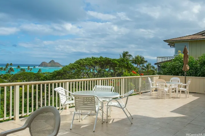 Ocean and Mokulua Island Views from the expansive lanai