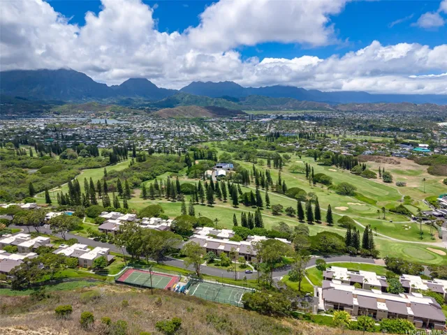 Less than a mile to Mid Paciific Country Club and Golf Course