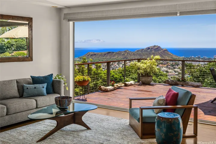 Breathtaking Diamond Head and ocean views that will amaze you and your guests!
