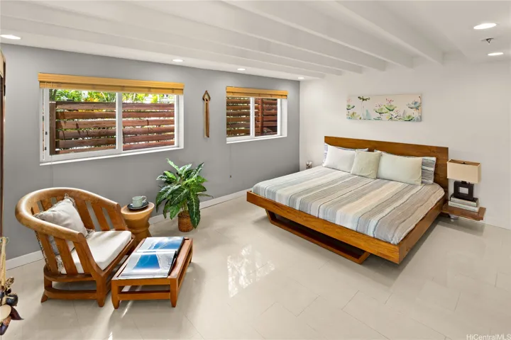 Lower level large bedroom.